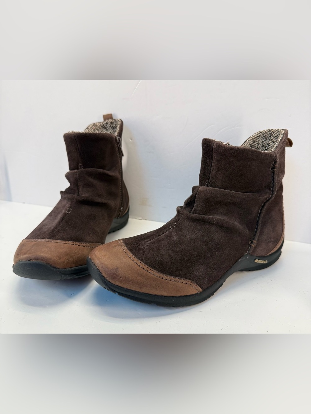 Merrell Freisa Brown Suede Ankle Booties with Tan leather Accents, women’s 9